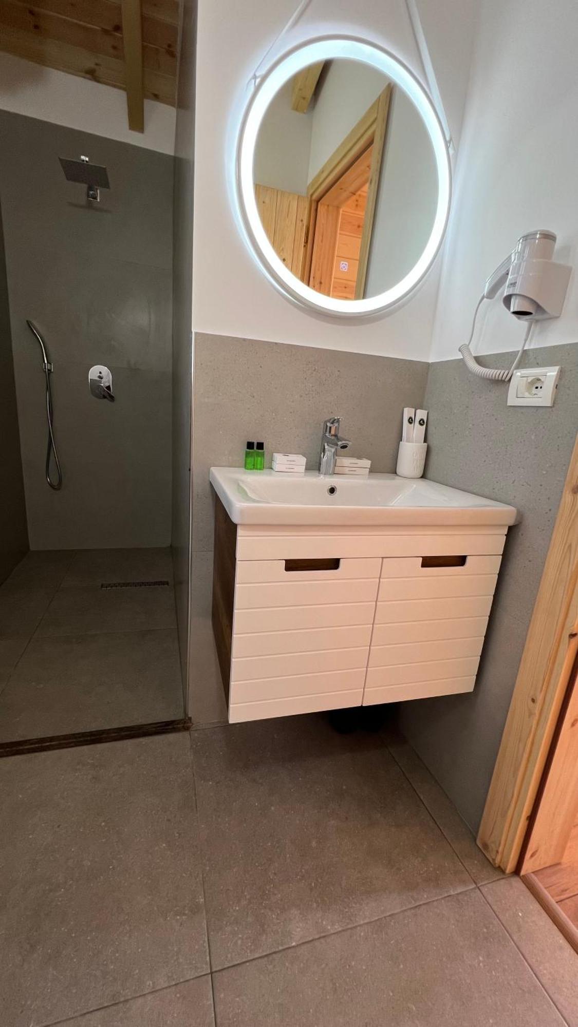 Fishta Guesthouse - Mrizi I Zanave Fishte المظهر الخارجي الصورة